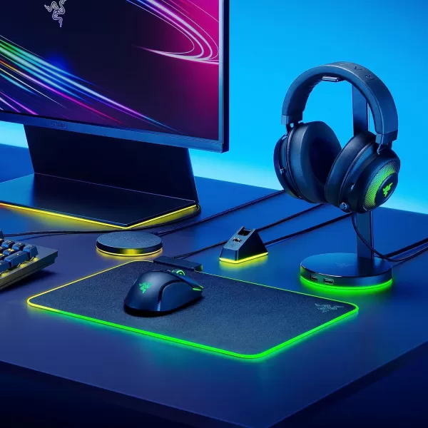 Razer Mouse Charging Dock Chroma Magnetic Dock with Charge Status RGB Lighting  AntiSlip Gecko Feet  Powered by Razer Chroma  Classic Black