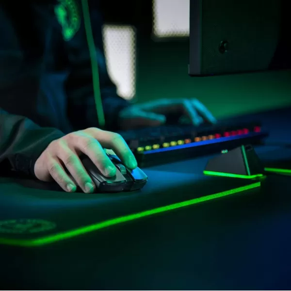 Razer Mouse Charging Dock Chroma Magnetic Dock with Charge Status RGB Lighting  AntiSlip Gecko Feet  Powered by Razer Chroma  Classic Black