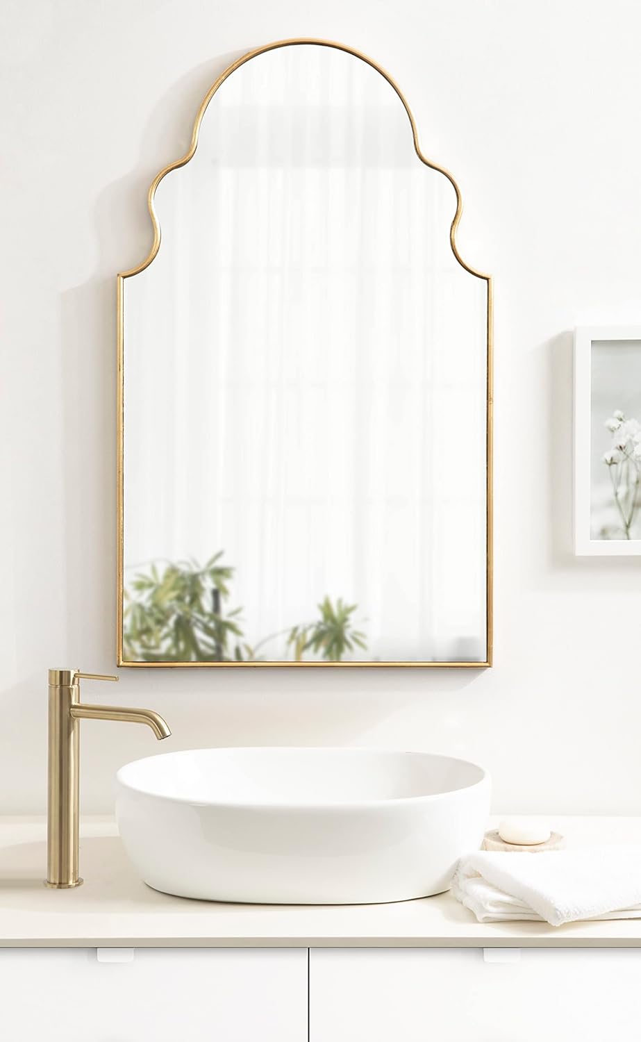 Kate and Laurel Vania Moroccan Arch Decorative Wall Mirror 20 x 34 Gold Modern Arched Scalloped Boho Mirror with Large Size for Stunning Home DecorGold