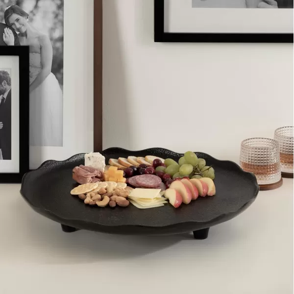 Kate and Laurel Alessia Modern Decorative Scalloped Round Footed Metal Tray 16 Inch Diameter Gold FoodSafe Cast Aluminum Pedestal Transitional Tray with Rough Texture and Deckled EdgeBlack