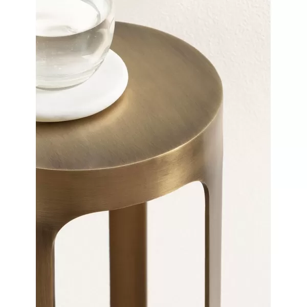 Kate and Laurel Dahl Modern Metal Round Outdoor Drink Table 8 x 8 x 23 Antique Brass Circle Accent Pedestal Patio Mini Table for Use as Living Room Plant Stand or Small Bedroom NightstandGold